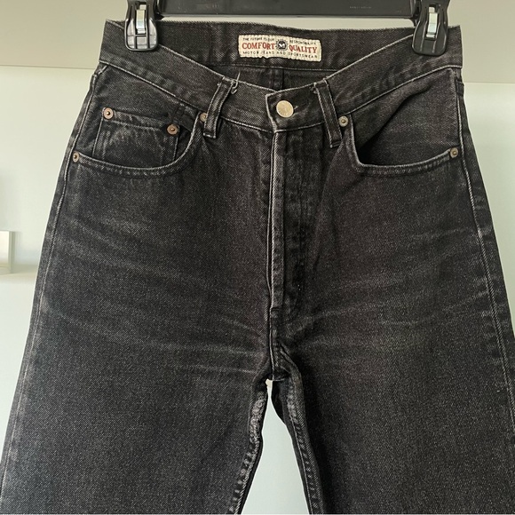 Vintage High-waisted Black Wash Straight Leg Jeans - Picture 3 of 10